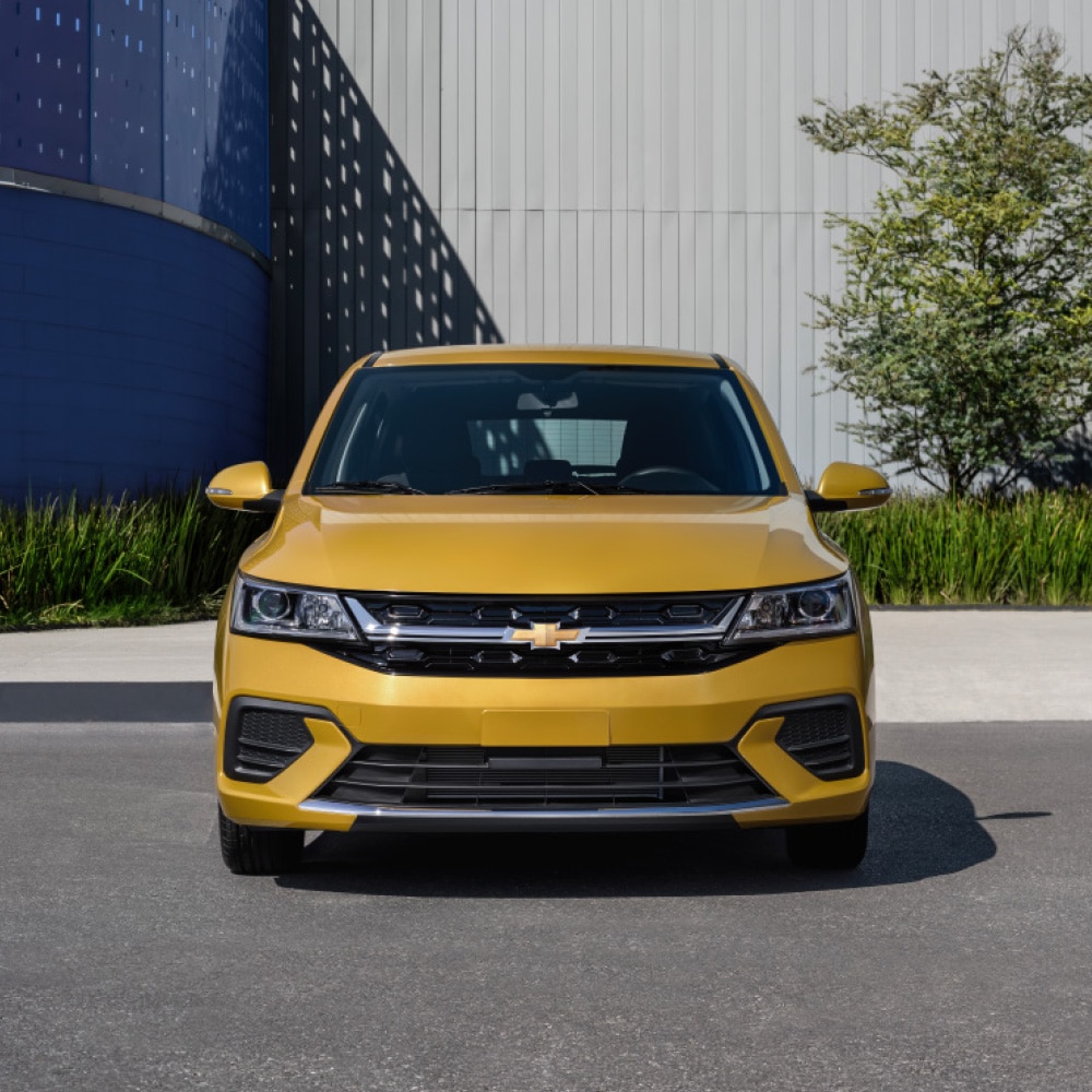 Vista interior Chevrolet Aveo Hatchback 2026, con palanca de velocidades en color negro con detalles en cromo para CVT